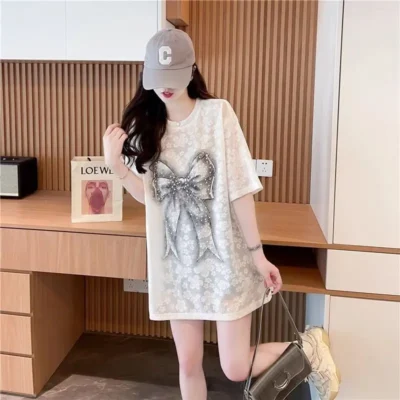 大碼女裝春夏爆款休閒寬鬆顯瘦蕾絲燙鑽蝴蝶結中長款短袖上衣 - Image 3