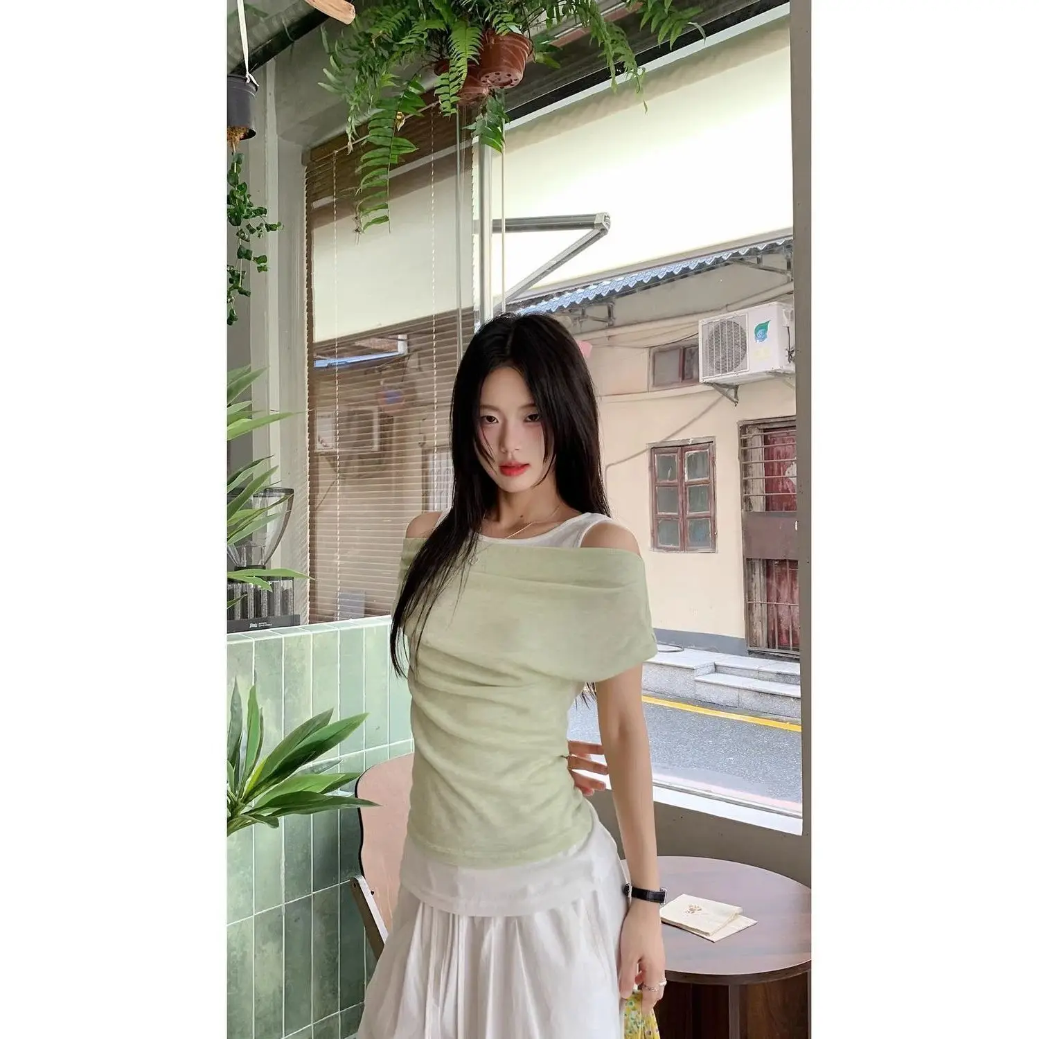 夏季女裝新款收腰合身單肩拼接假兩件露肩短袖上衣 - Image 4