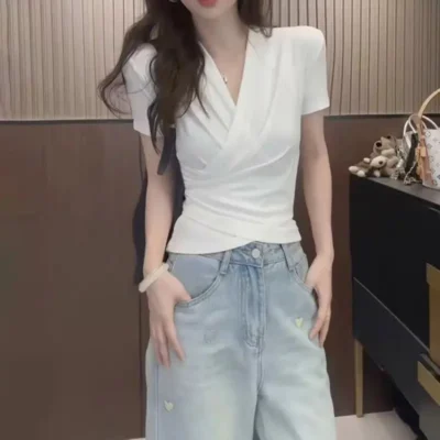 夏季女裝新款純色顯瘦合身V領交叉設計上衣，可內搭外穿 - Image 4