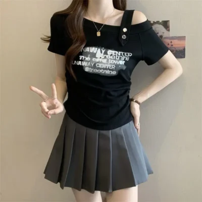 大碼女裝夏季新款字母印花休閒顯瘦收腰斜領露肩短袖上衣 - Image 4