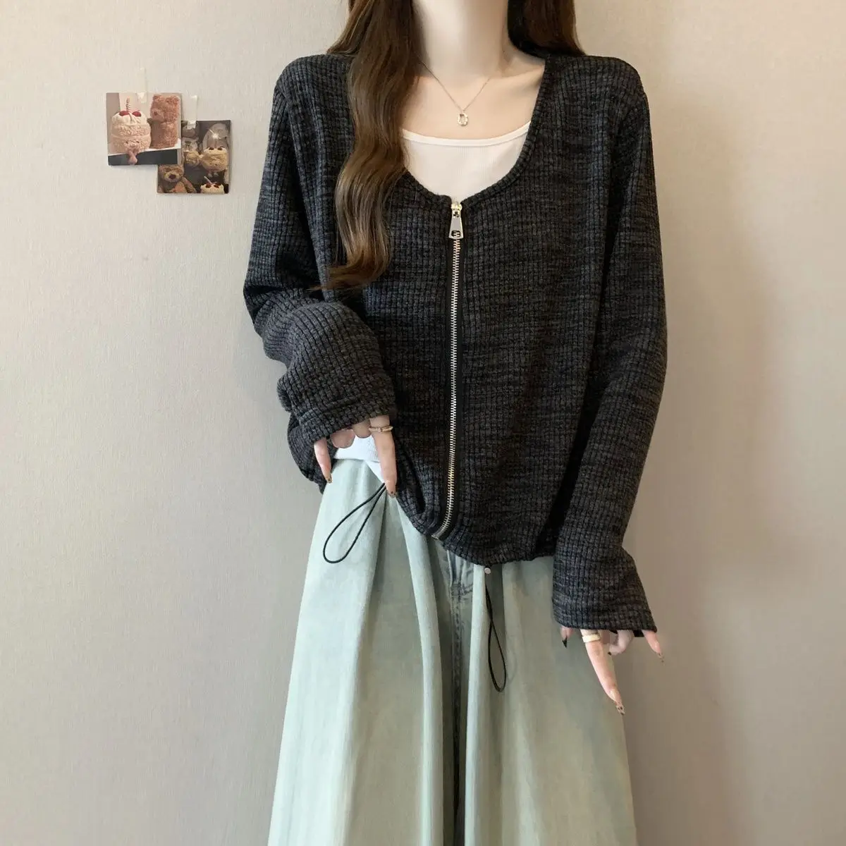 深灰色