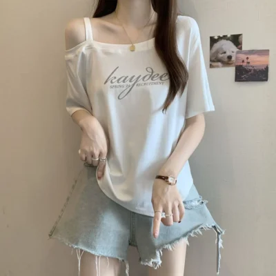 大碼女裝夏季新款寬鬆顯瘦字母印花不規則露肩短袖上衣 - Image 5