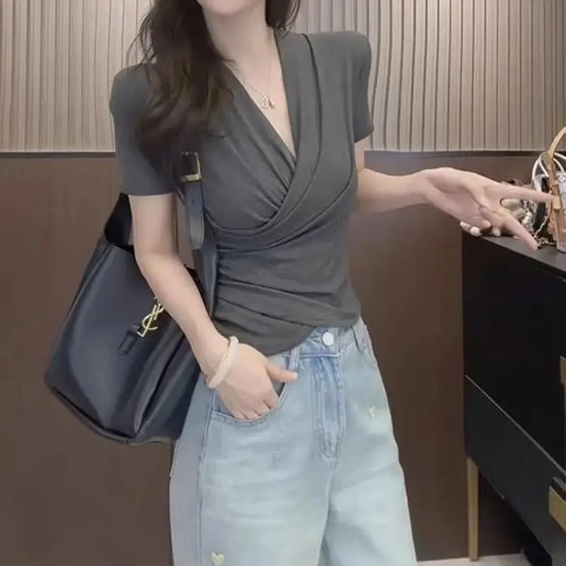 灰色