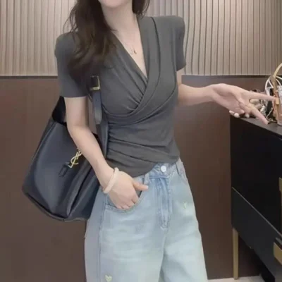 Alternative view of 夏季女裝新款純色顯瘦合身V領交叉設計上衣，可內搭外穿