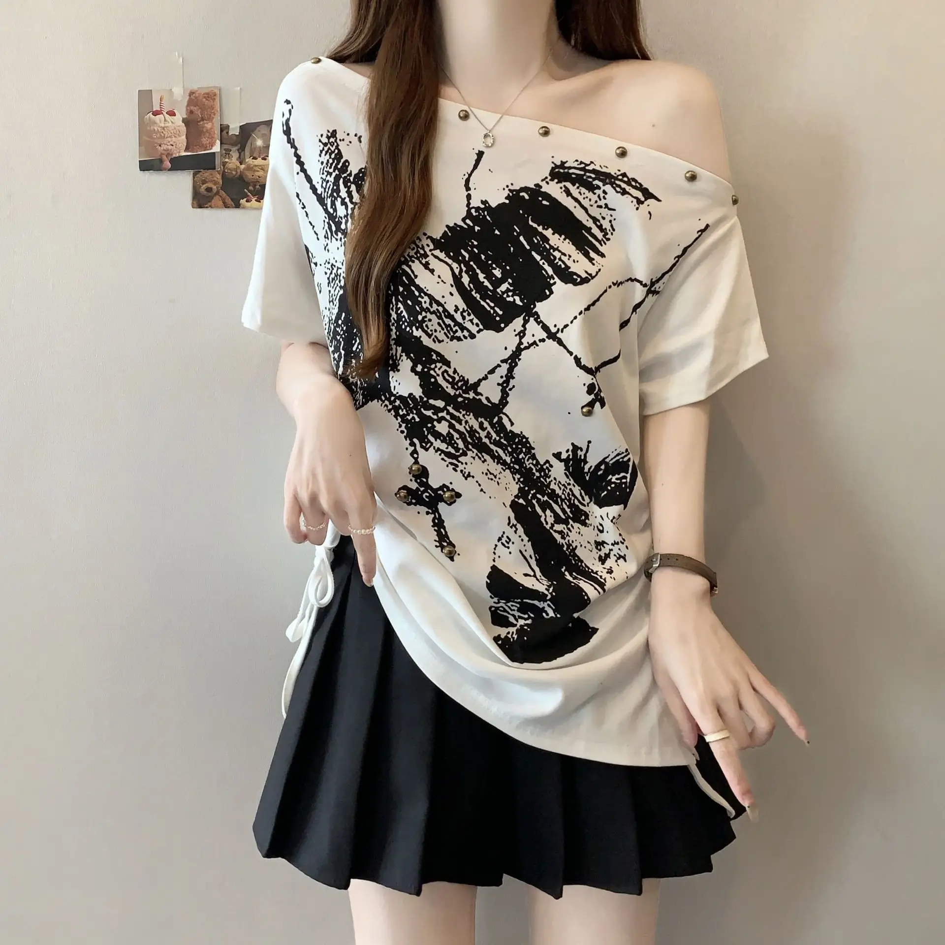 大碼女裝夏季爆款:寬鬆顯瘦復古印花蕾絲百褶交叉領露肩短袖上衣 - Image 6