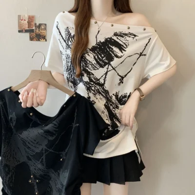 大碼女裝夏季爆款:寬鬆顯瘦復古印花蕾絲百褶交叉領露肩短袖上衣 - Image 5